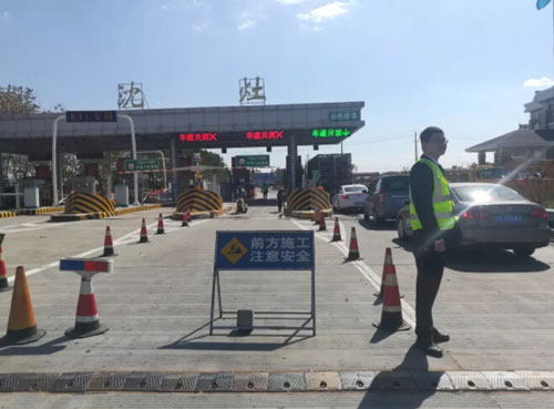 圖為南沈灶收費站地磅升級改造現場